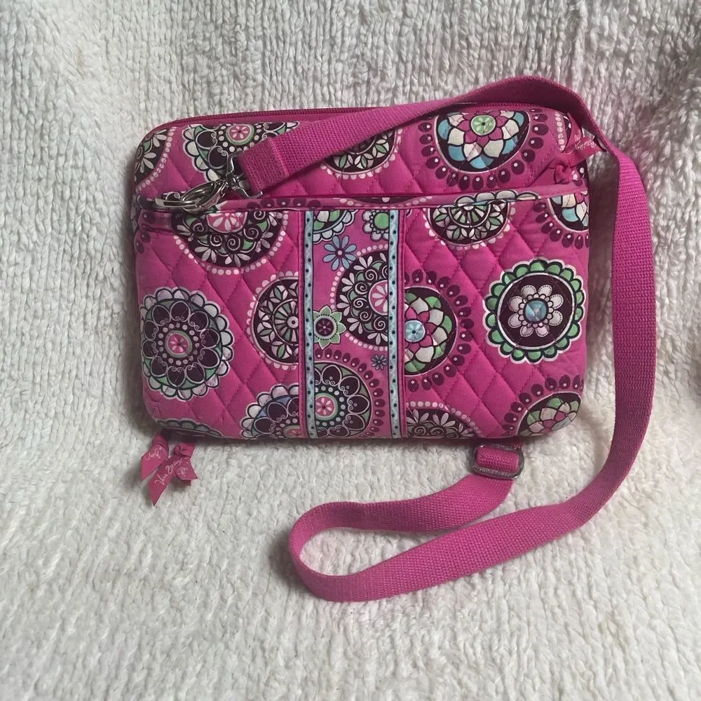 Vera Bradley Pink Cupcake Hard Shell Laptop Travel Bag Quilted Fabric.